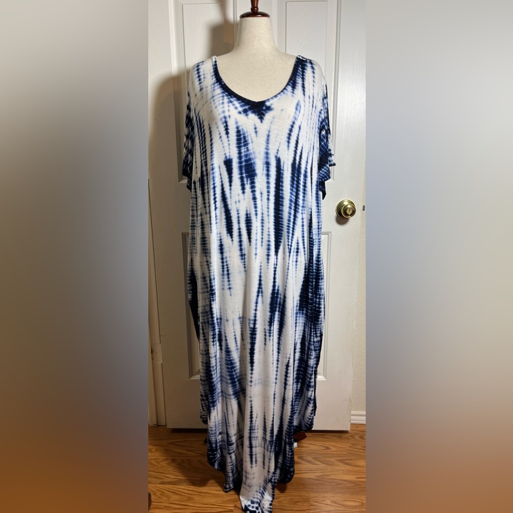 Livi Women’s Active Blue and White Lounging Dress